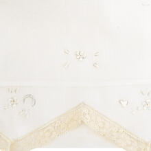 LENZUOLINO CULLA RICAMO A MANO E PIZZO VALENCIENNES 