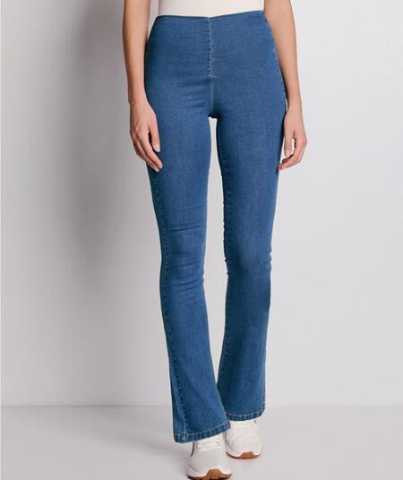 jeans-donna-leggero-con-vestibilita-a-zampa